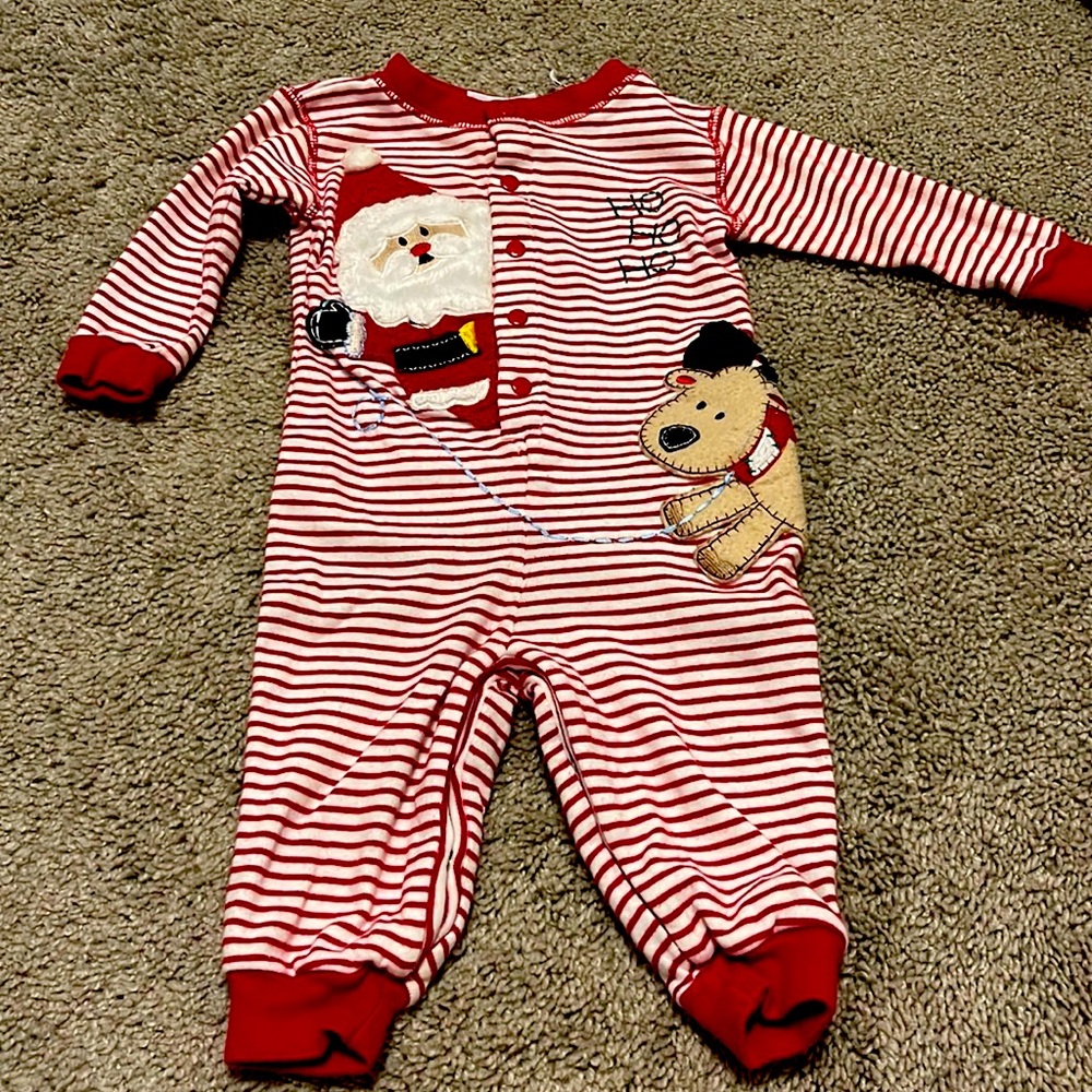Infant mini wear Christmas 🎄 pajamas size 12 months!!! Super cute 🥰